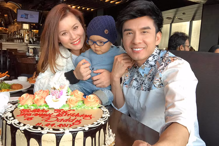 Hot Face sao Việt 24h: Đan Trường chia sẻ: “Cám ơn cả nhà yêu đã chúc mừng sinh nhật cho Đan Trường. Năm đầu tiên Thiên Từ ăn sinh nhật cùng với ba Trường đây”.