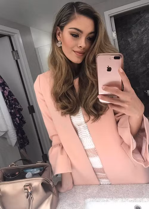 Hoa hậu đến từ Nam Phi rất chăm chỉ tham gia các công việc thiện nguyện nên có lượng fans rất hùng hậu. Ảnh: FBNV