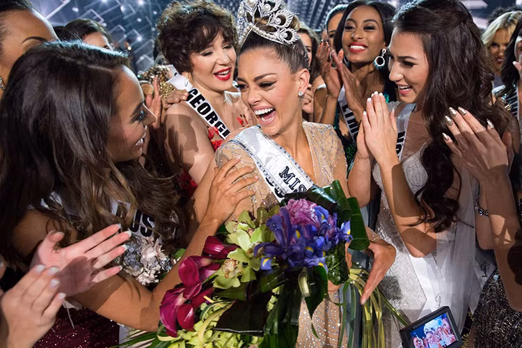 Người đẹp Nam Phi trả lời: “Tôi nghĩ rằng điều quan trọng nhất đó là phải vượt qua được nỗi sợ của bản thân mình, và với tư cách là Hoa hậu Hoàn vũ Thế giới, tôi cũng sẽ giúp những phụ nữ khác vượt qua được bản thân họ”. Ảnh: Missosology