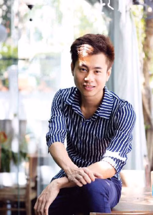 Nhạc sĩ Dương Cầm tên thật là Đỗ Ngọc Cầm, sinh năm 1986. Anh từng tham gia cuộc thi Sao Mai - Điểm hẹn 2008 khu vực phía Bắc nhưng ra về ở vòng loại. Ảnh: VTV