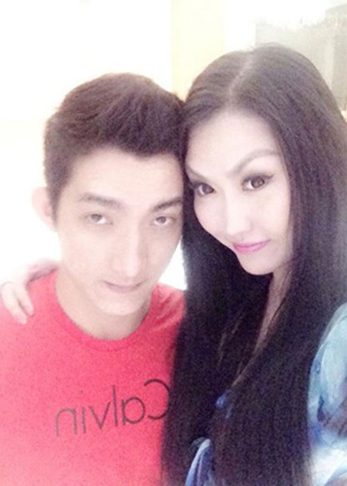 Giữa năm 2014, Phi Thanh Vân công khai hẹn hò Bảo Duy. Thời điểm này, Bảo Duy gây ồn ào khi anh đã có vợ và 2 con gái. Sau khi chính thức ly hôn vợ, Bảo Duy đăng ký kết hôn với Phi Thanh Vân vào tháng 10/2014. Ảnh: Vietnamnet