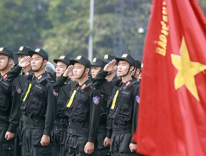 Sáng 13/9, tại SVĐ Quốc gia Mỹ Đình, CATP Hà Nội đã chủ trì, phối hợp với Bộ Tư lệnh Thủ đô tổ chức diễn tập thực binh phòng thủ khu vực Thủ đô năm 2019