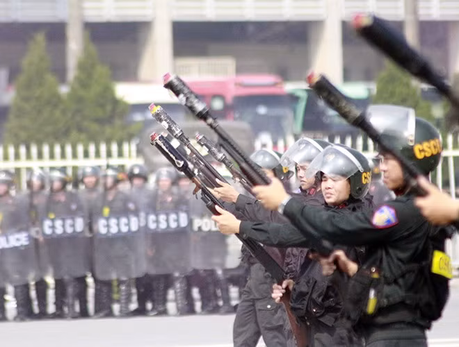 Súng chuyên dụng bắn đạn hơi cay, đạn khói của lực lượng CSCĐ chuyên để giải tán các đám đông gây bạo loạn.