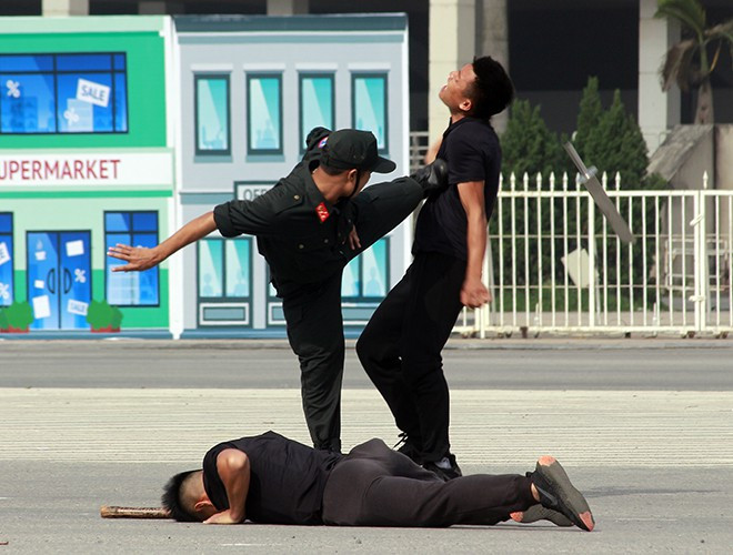 CSCĐ Hà Nội được học nhiều loại võ chiến đấu hiệu quả.