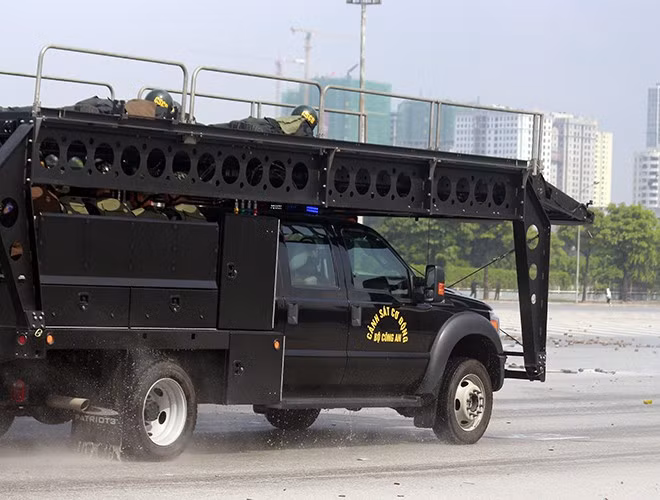 Chiếc xe chuyên dụng này để sử dụng trong những tình huống rượt đuổi tốc độ cao.