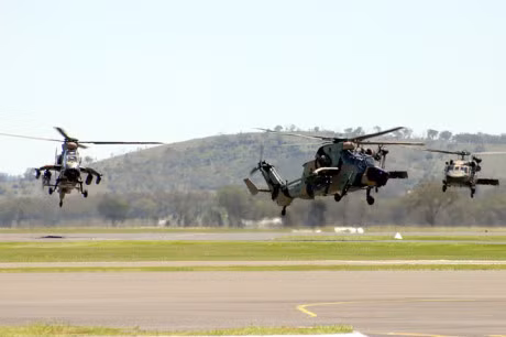 Đặc biệt lớp vỏ của Eurocopter Tiger được phủ một lớp sơn hấp thụ sóng vô tuyến, để giúp chúng có khả năng tàng hình trước hệ thống phòng không của đối phương. (Ảnh: jetphotos)