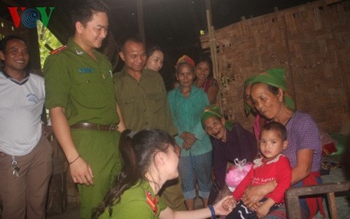 Hanh trinh giai cuu be gai bi bat coc, ban sang Trung Quoc