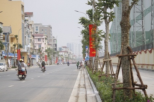 Điểm đầu đường nối với ngã ba Tôn Thất Tùng, điểm cuối giao với đường phía đông sông Lừ.