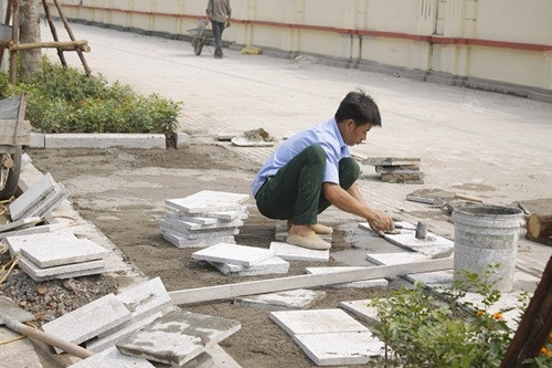 Được biết, đường Lê Trọng Tấn trước kia có chiều rộng 11, lòng đường lưu thông chỉ có 7,5m nên thường xuyên xảy ra tình trạng ùn tắc giao thông.