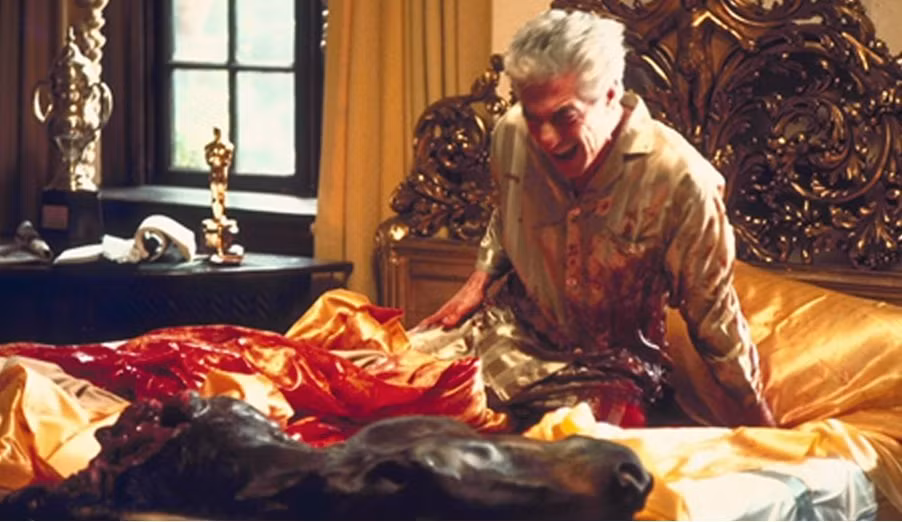 Chiếc đầu ngựa máu me trong bộ phim "Bố già" là một chiếc đầu ngựa thực sự, đoàn làm phim được tặng món quà đặc biệt này từ một nhà sản xuất thức ăn cho chó ở New Jersey. Nguồn: Lolwot