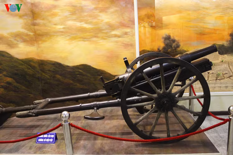 Sơn pháo 75MM (do Nhật Bản sản xuất viện trợ cho Trung Quốc, sau đó Trung Quốc viện trợ lại cho quân đội nhân dân Việt Nam) phá hủy 5 khẩu pháo 105MM của Thực dân Pháp, bắn cháy 1 kho đạn của quân Pháp ở phân khu trung tâm Điện Biên Phủ, góp phần làm tê liệt toàn bộ Tập đoàn cứ điểm Điện Biên Phủ.