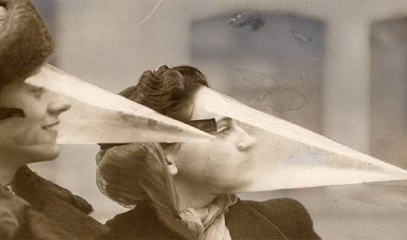 Chiếc mặt nạ trong suốt có hình mỏ chim này được đặc biệt sáng chế dành cho những người phải ra ngoài đường trong các cơn bão tuyết. Nguồn: Lolwot