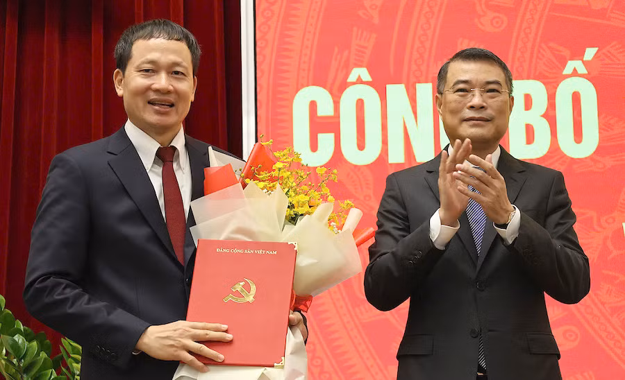 Thieu tuong Vu Hong Van lam Bi thu Tinh uy Dong Nai