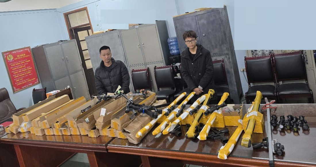 Phat hien 2 nam thanh nien ban luong lon linh kien lap rap sung