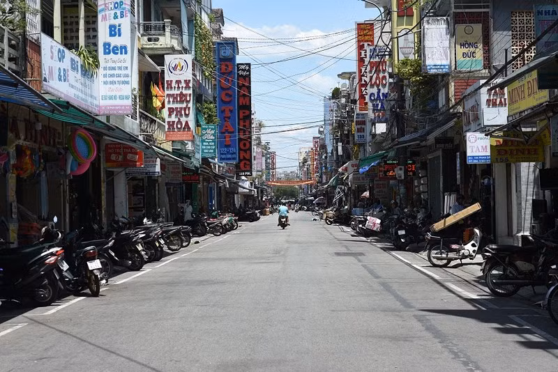 Theo Trung tâm Dự báo Khí tượng Thủy văn Trung ương, dự kiến đợt nắng nóng này sẽ kéo dài đến hết ngày 6-7 ở các tỉnh miền Trung.