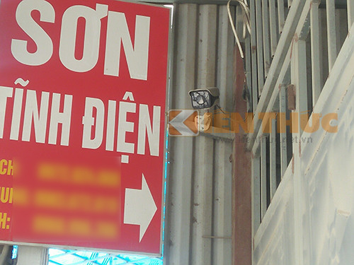 Toàn bộ vụ việc được camera của một xưởng cơ khí ghi lại. Hiện công an đã trích xuất camera để phục vụ công tác điều tra.