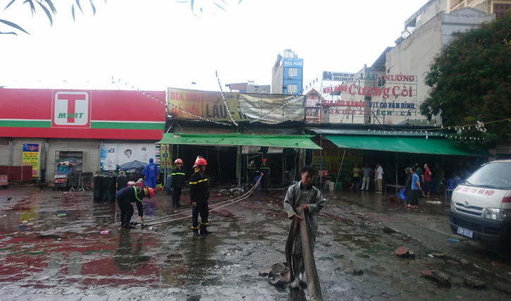 Vụ cháy đã khiến toàn bộ tầng 1 của ngôi nhà bị thiêu trụi.