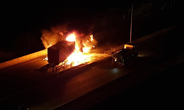 Khoảng hơn 4h sáng ngày 11/7, tại đoạn đường trên cao vành đai 3 trên cao, hướng quận Thanh Xuân đi Cầu Giấy đoạn qua Siêu thị BigC (Hà Nội) đã xảy vụ tai nạn nghiêm trọng giữa xe ô tô khách loại 47 chỗ mang BKS: 37B-018.42 với xe container 34C-193.15 kéo rơmoóc 34B-019.06.