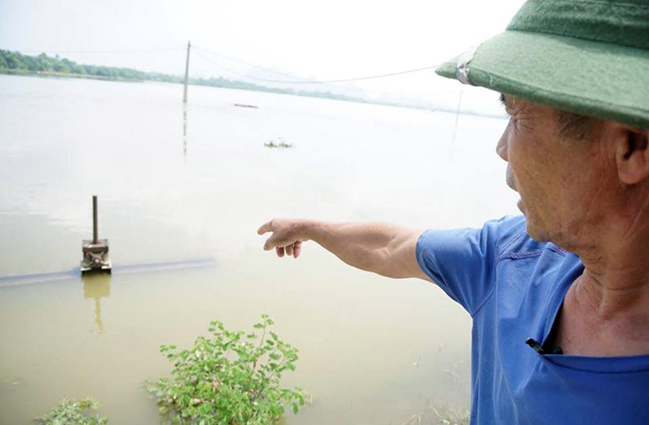 Theo cơ quan chức năng, trên địa bàn huyện Chương Mỹ, nước đã tràn vào nhà của 2.349 hộ thuộc 10 xã, thị trấn, trong đó các thôn, xóm, khu dân cư bị ngập sâu là Bùi Xá, thị trấn Xuân Mai; Nhân Lý, Hạnh Bồ, Nam Hài, Hạnh Côn của xã Nam Phương Tiến… Các thôn Yên Trình, Thuận Lương thuộc xã Hoàng Văn Thụ bị cô lập.