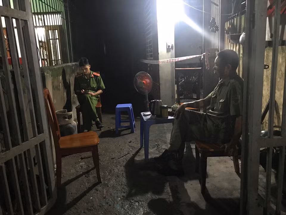 Cơ quan công an làm việc tại hiện trường vụ việc.