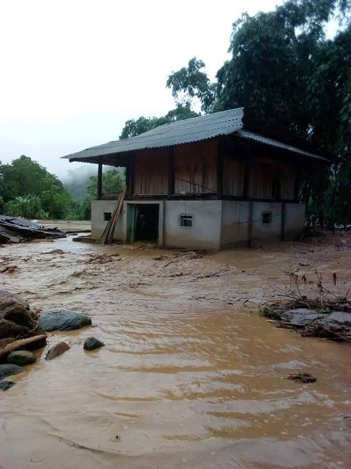 Hình ảnh mưa lũ gây thiệt hại đáng sợ từ miền Bắc vào miền Trung - Hình 2 Hinh anh mua lu gay thiet hai dang so tu mien Bac vao mien Trung-Hinh-2