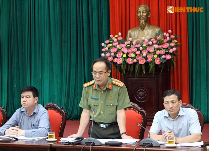 Đại tá Nguyễn Thanh Tùng - Phó GĐ Công an TP Hà Nội thông tin với báo chí.