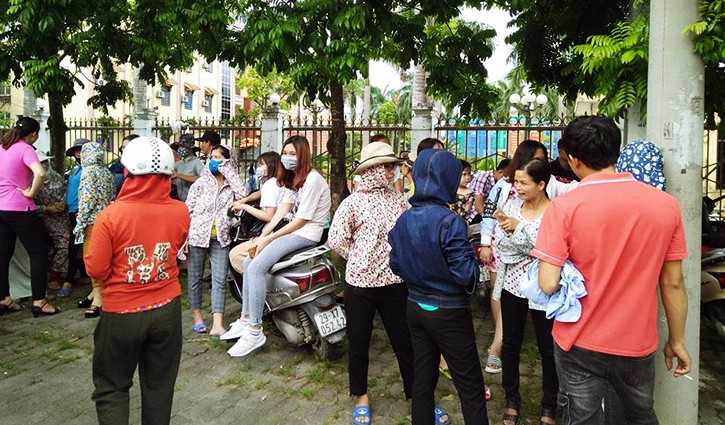 Anh: Hang chuc giao vien hop dong Thanh Oai cau cuu lanh dao huyen