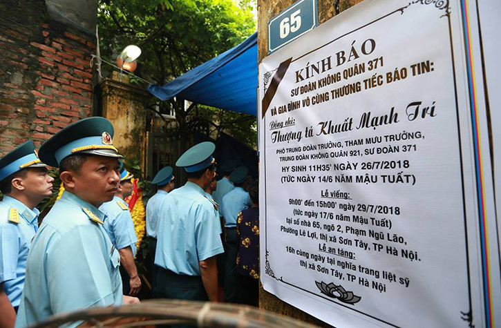 Theo cáo phó, thì đến 16h chiều nay, di cốt của Thượng tá Trí sẽ được an táng tại nghĩa trang liệt sỹ thị xã Sơn Tây (TP Hà Nội).