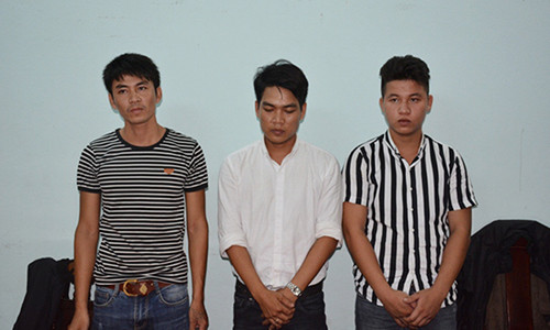 Nhóm Trung, Sơn, Thuận tại cơ quan công an. Nhóm Trung, Sơn, Thuận tại cơ quan công an.