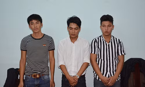 Nhóm Trung, Sơn, Thuận tại cơ quan công an.