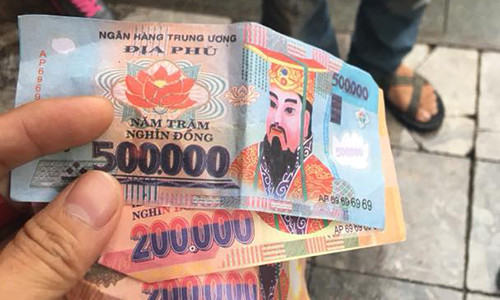 Tiền âm phủ mà khách du lịch tố bị lừa.