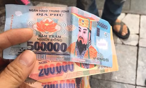 Tiền âm phủ mà khách du lịch tố bị lừa.