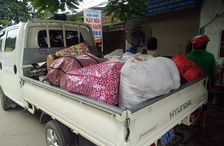 Hiện một số hộ dân di dời khỏi nhà được bố trí ở tạm tại các nhà văn hóa, một số khác chuyển đến nhà người quen ở tạm.