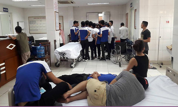 Hình ảnh các học viên đau bụng, nằm vật vã trên giường bệnh tại Bệnh viện 198 vào trưa ngày 7/7.