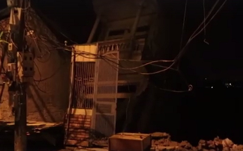 Hoa Binh: Kinh hoang 7 ngoi nha bi do xuong song Da-Hinh-2