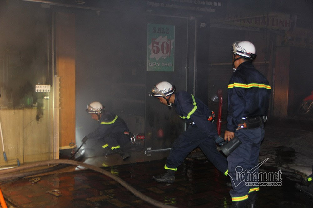 HN: Khu tap the chay lon, nhieu nguoi mac ket-Hinh-9