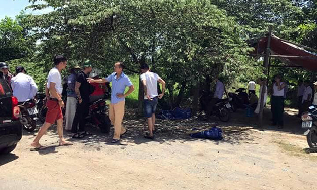 Tiếp nhận tin báo, cơ quan công an khẩn trương đến hiện trường để điều tra làm rõ. Đến đầu giờ chiều cùng ngày, thi thể ông B. được cảnh sát đưa về Bệnh viện Đa khoa huyện Sóc Sơn để khám nghiệm, điều tra.