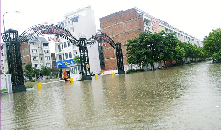 Nước ngập mênh mông khu vực trong và ngoài khu đô thị mới Geleximco.