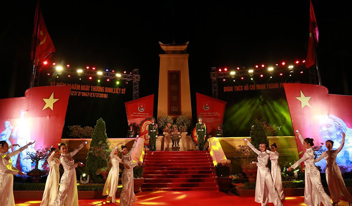 Anh: Xuc dong le thap huong tri an Ngay Thuong binh Liet si 27/7