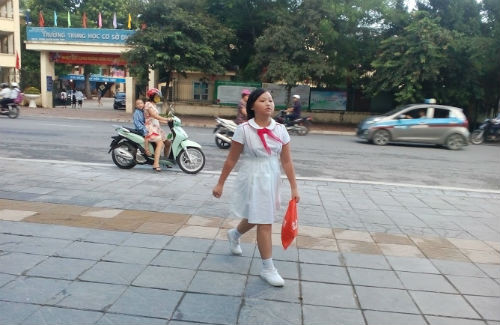 Phu huynh day som dua con di du le khai giang nam hoc moi-Hinh-8