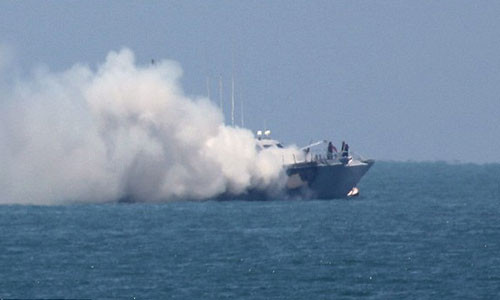 Trung rocket phien quan IS, tau chien Ai Cap hoa cau lua