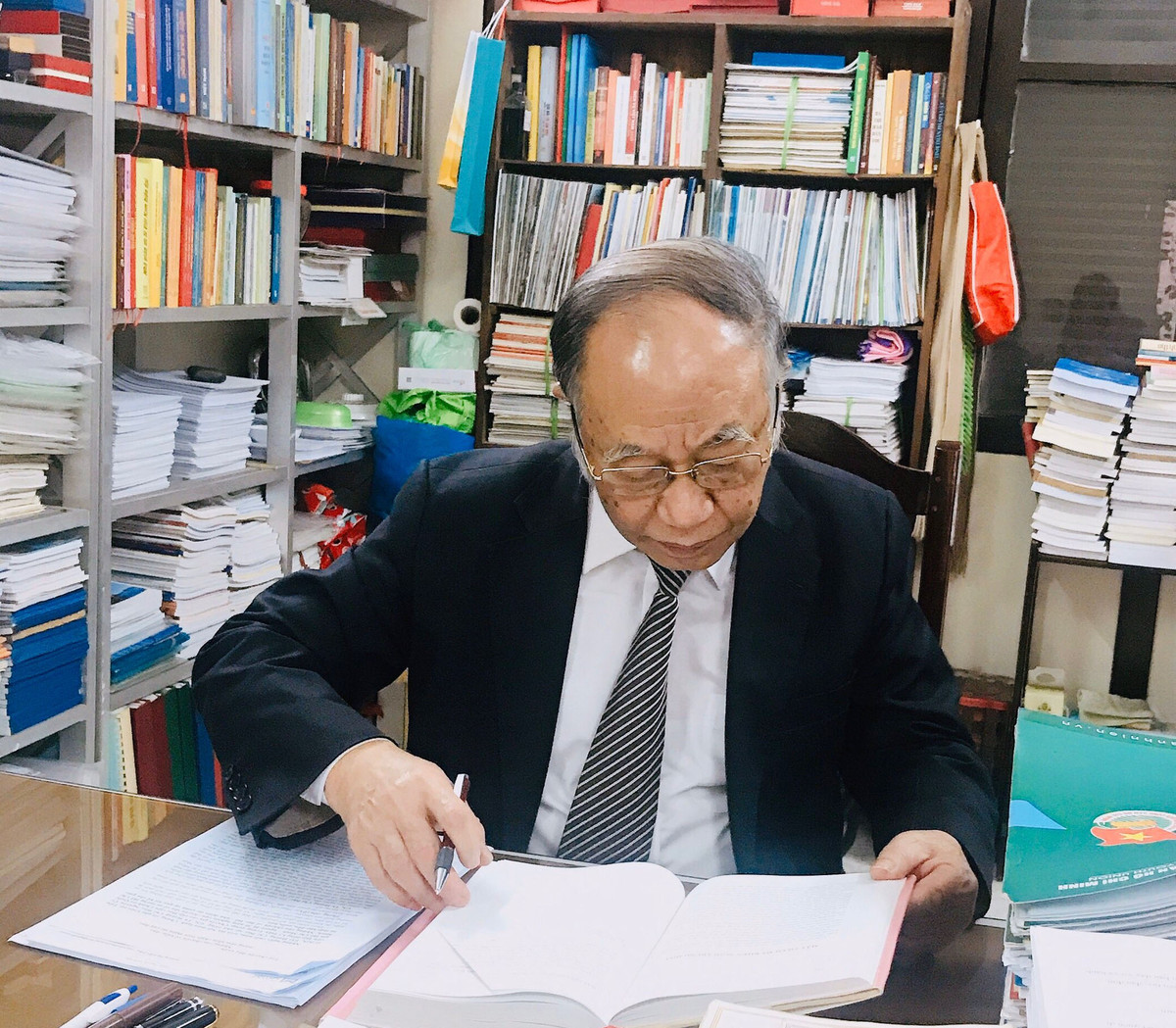 GS.TS Hoang Chi Bao: Co duyen duoc “ke chuyen Bac Ho”-Hinh-5