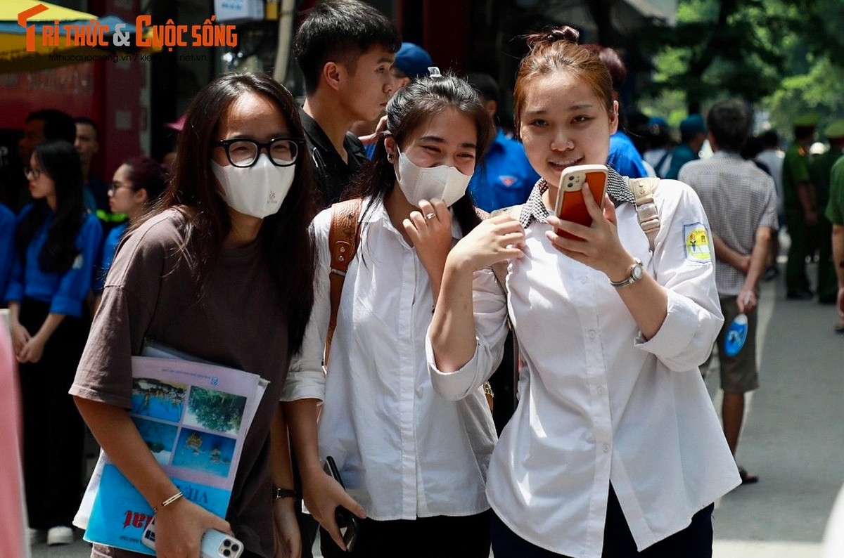 Điểm chuẩn Trường Đại học KHXH&NV giảm mạnh ngành “hot“ Diem chuan Truong Dai hoc KHXH&NV giam manh nganh “hot“