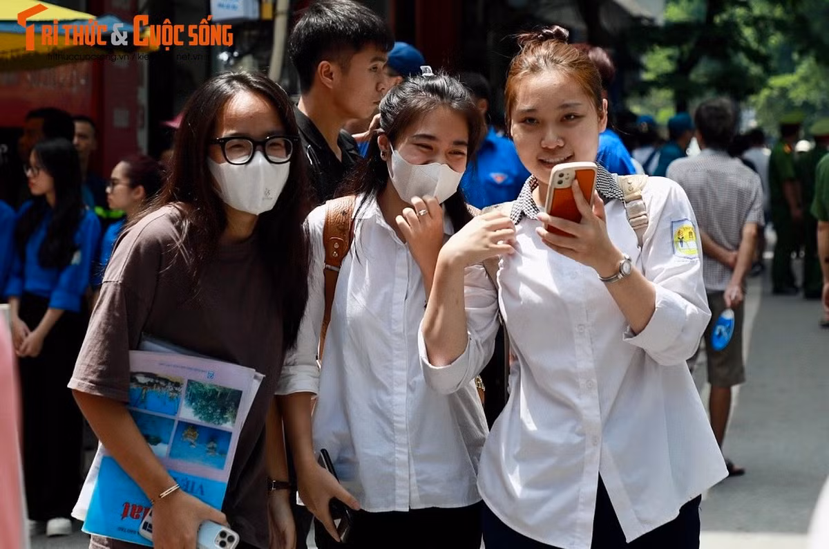 Diem chuan Truong Dai hoc KHXH&NV giam manh nganh “hot“