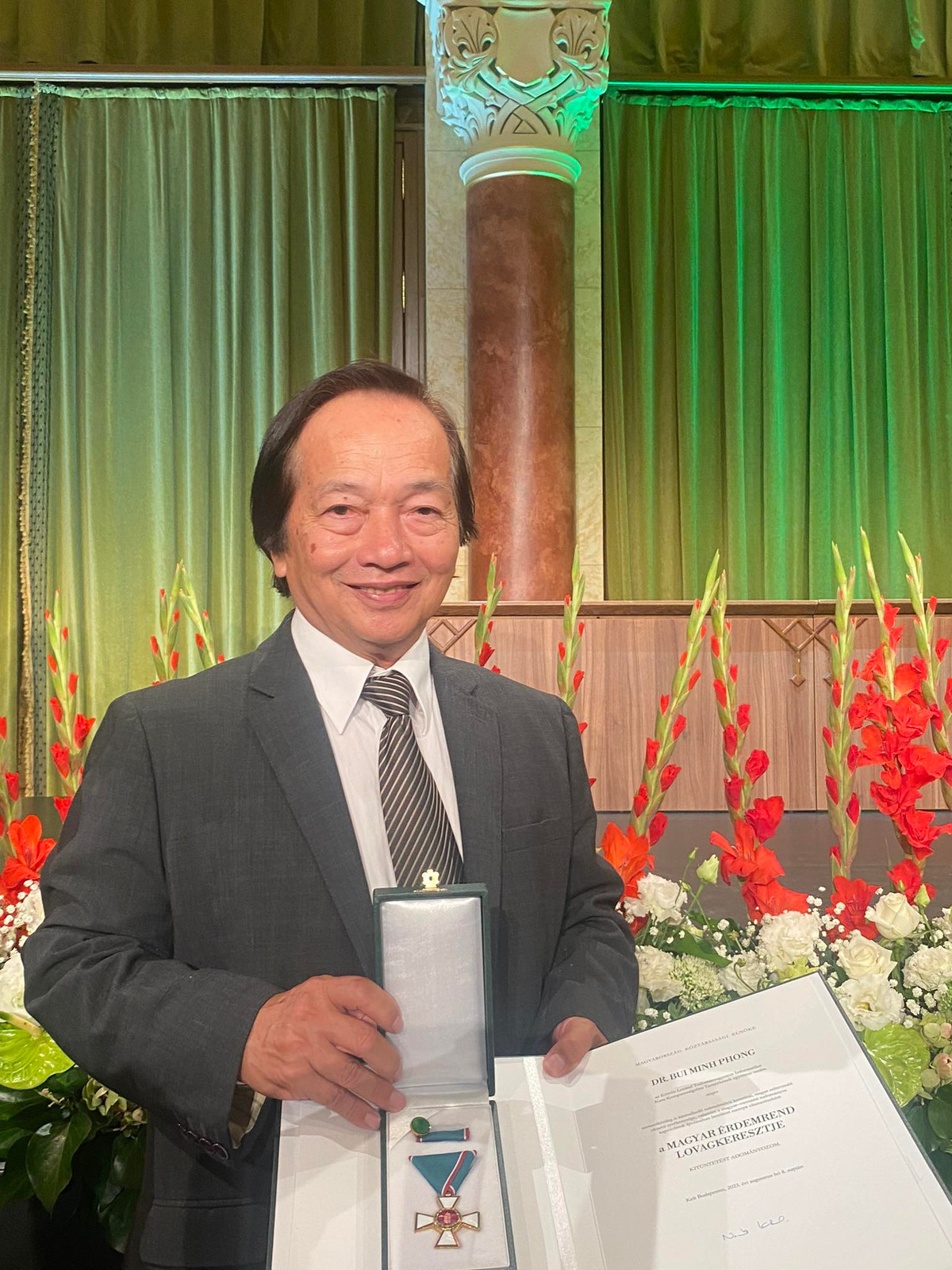 Giao su Bui Minh Phong: Toan hoc la tinh yeu dich thuc-Hinh-3