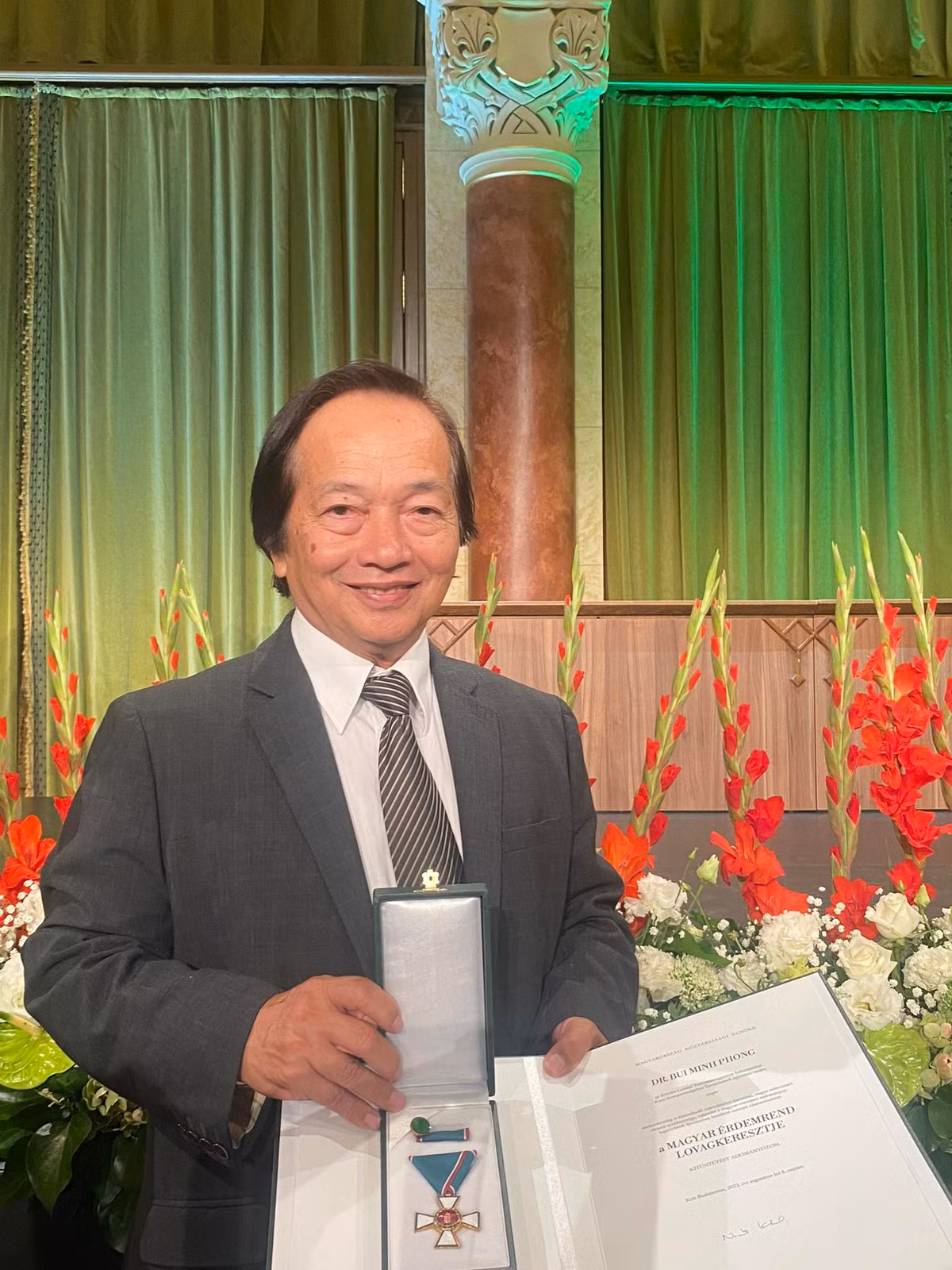 Giao su Bui Minh Phong: Toan hoc la tinh yeu dich thuc-Hinh-3