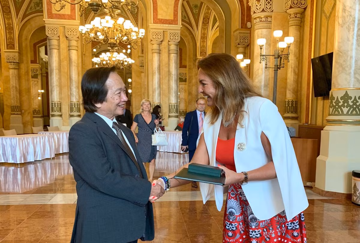 Giao su Bui Minh Phong: Toan hoc la tinh yeu dich thuc