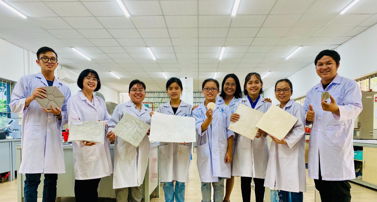 PGS.TS Le Thi Kim Phung: Che tao vat lieu aerogel sieu nhe tu... nhung thu bo di