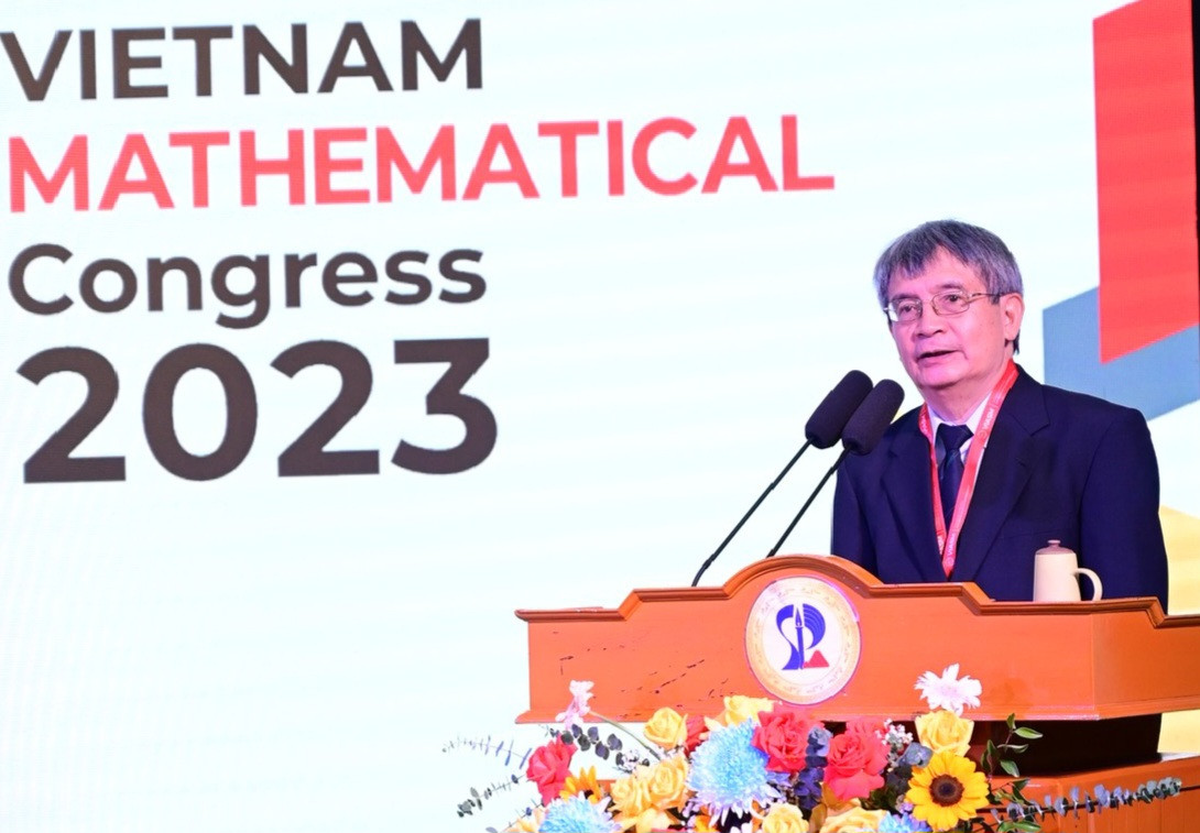 GS.TSKH Ngo Viet Trung: Mon Toan bi coi nhe, day dan khoi truong Dai hoc