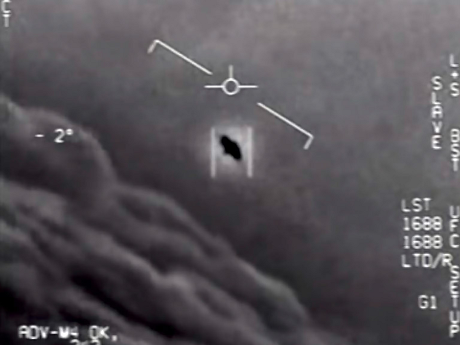 Bộ Quốc phòng Mỹ coi UAP là mối đe dọa tiềm tàng, tổ chức buổi điều trần công khai về UFO vào tháng 5/2022, nhưng chưa có kết luận rõ ràng về nguồn gốc của chúng.